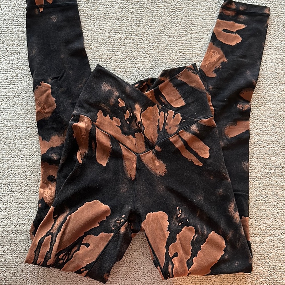 Tie die Aerie leggings- cross waist line